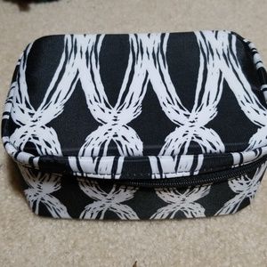 BOGO** Thirty-One Baubles & Bracelets Travel Case
